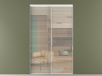 Алюминевая перегородка vn2_07_ Алюминий светло-серый Прозрачное оранжевое стекло, триплекс, 6мм. Цвет Алюминий светло-серый. Материал Алюминий в эмали. Коллекция Перегородка Formato внутри проёма двустворчатая. Картинка.